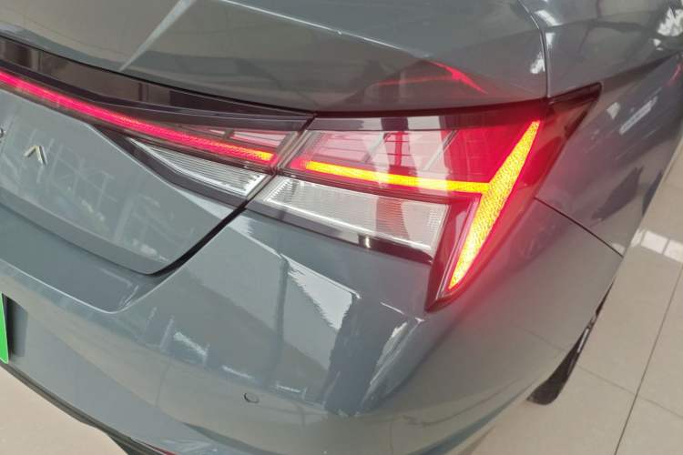 Used Hyundai Elantra 2021 1.5L CVT LUX Prestige Edition Exterior 3
