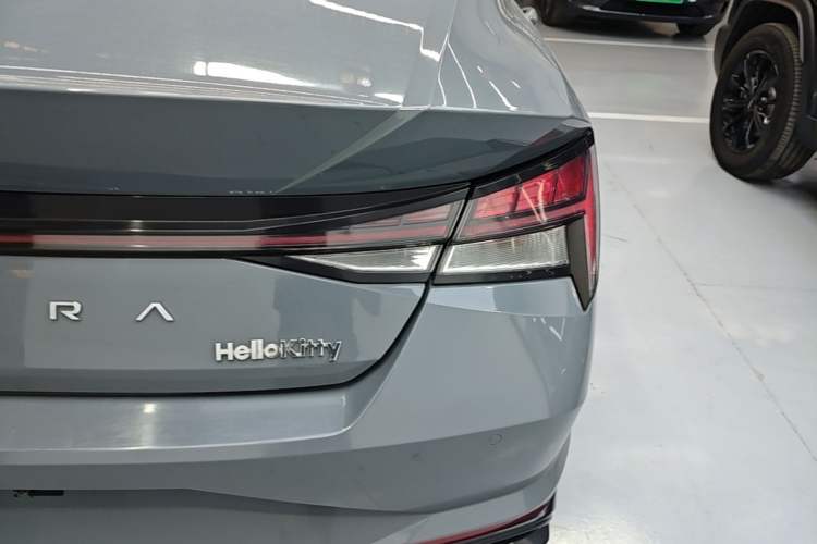 Used Hyundai Elantra 2021 1.5L CVT LUX Prestige Edition Exterior 3