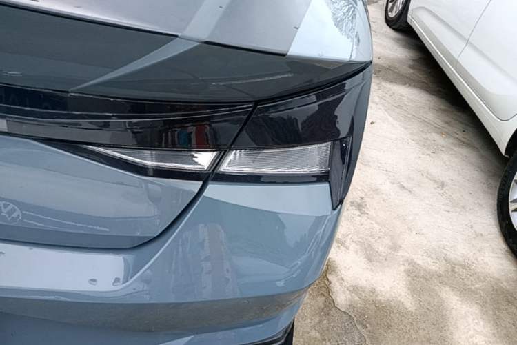Used Hyundai Elantra 2021 1.5L CVT GLX Elite Edition Exterior 3