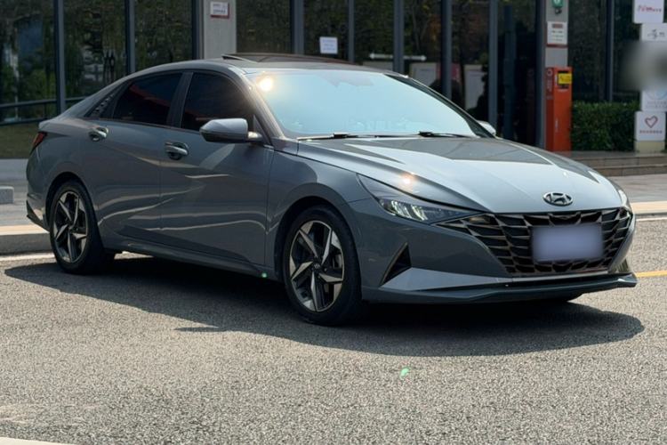 Used Hyundai Elantra 2021 1.5L CVT LUX Prestige Edition Exterior 4
