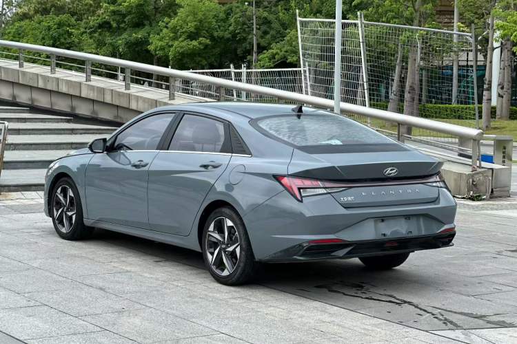 Used Hyundai Elantra 2021 1.5L CVT LUX Prestige Edition Exterior 4
