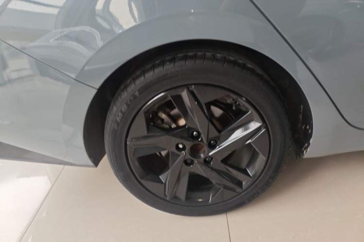 Used Hyundai Elantra 2021 1.5L CVT LUX Prestige Edition Exterior 5