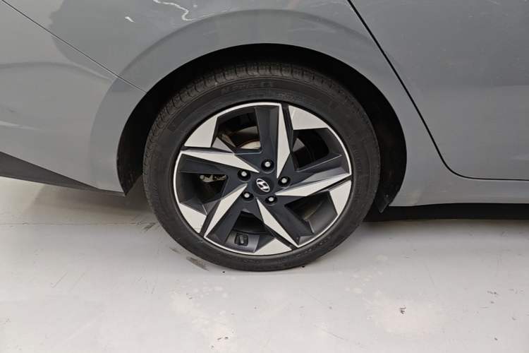 Used Hyundai Elantra 2021 1.5L CVT LUX Prestige Edition Exterior 5