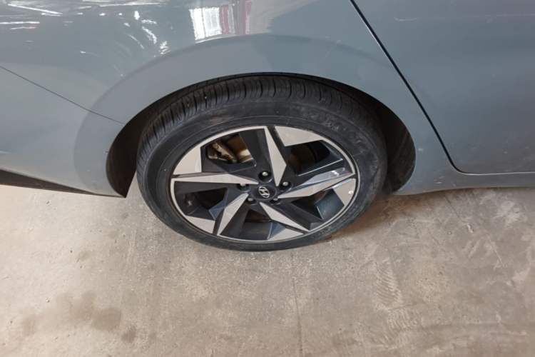Used Hyundai Elantra 2021 1.5L CVT LUX Prestige Edition Exterior 5