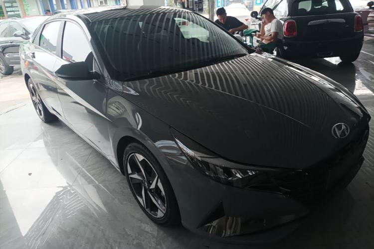 Used Hyundai Elantra 2021 1.5L CVT LUX Prestige Edition Front Right 45 Deg