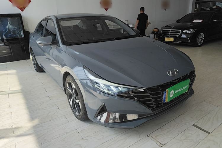 Used Hyundai Elantra 2021 1.5L CVT GLX Elite Edition Front Right 45 Deg