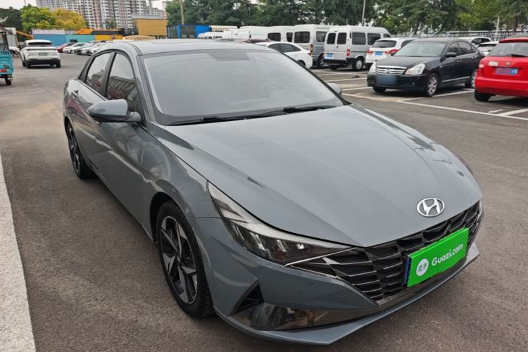 Used Hyundai Elantra 2021 1.5L CVT GLX Elite Edition Front Right 45 Deg