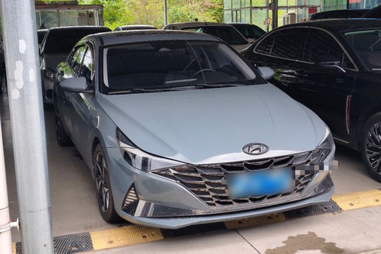 Used Hyundai Elantra 2021 1.5L CVT LUX Prestige Edition Front Right 45 Deg