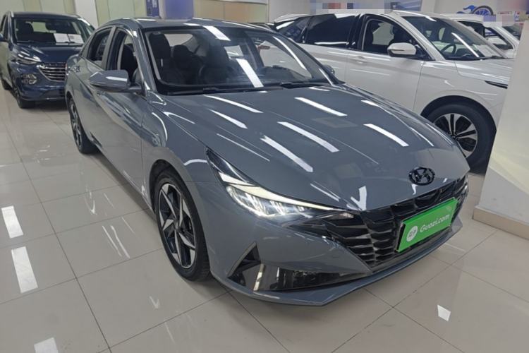 Used Hyundai Elantra 2021 1.5L CVT GLX Elite Edition Front Right 45 Deg