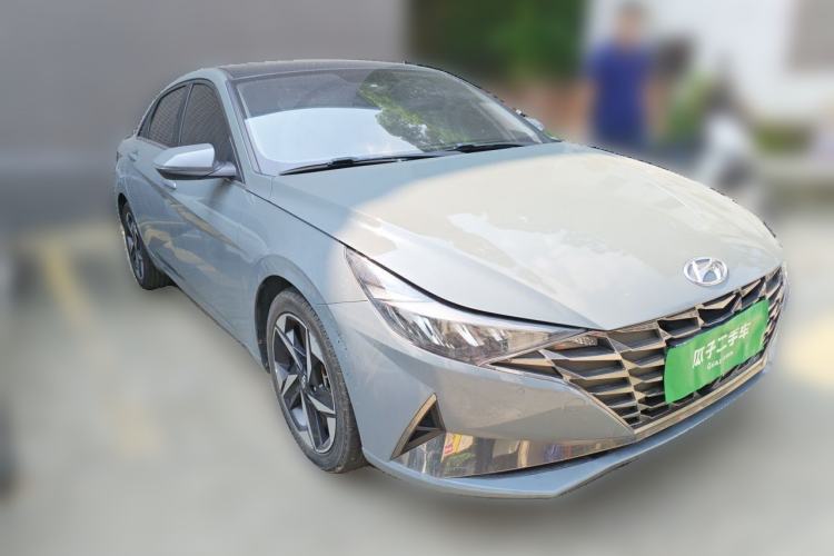 Used Hyundai Elantra 2021 1.5L CVT GLX Elite Edition Front Right 45 Deg