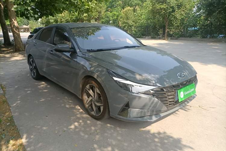 Used Hyundai Elantra 2021 1.5L CVT GLX Elite Edition Front Right 45 Deg