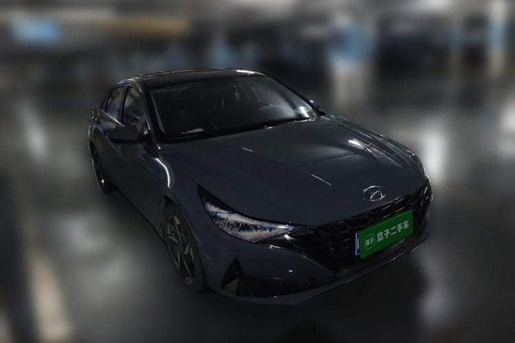 Used Hyundai Elantra 2021 1.5L CVT GLX Elite Edition Front Right 45 Deg