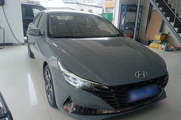 Used Hyundai Elantra 2021 1.5L CVT LUX Prestige Edition Front Right 45 Deg