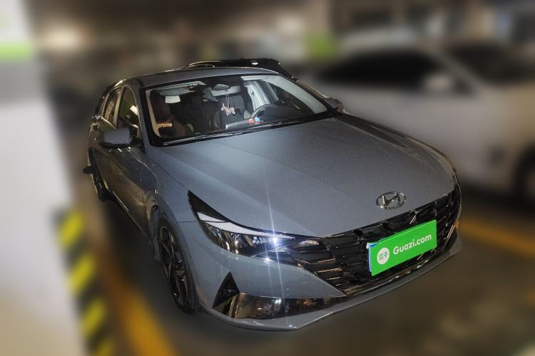 Used Hyundai Elantra 2021 1.5L CVT LUX Prestige Edition Front Right 45 Deg
