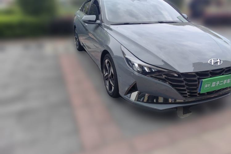 Used Hyundai Elantra 2021 1.5L CVT LUX Prestige Edition Front Right 45 Deg