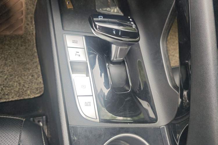 Used Hyundai Elantra 2021 1.5L CVT GLX Elite Edition Gear Lever