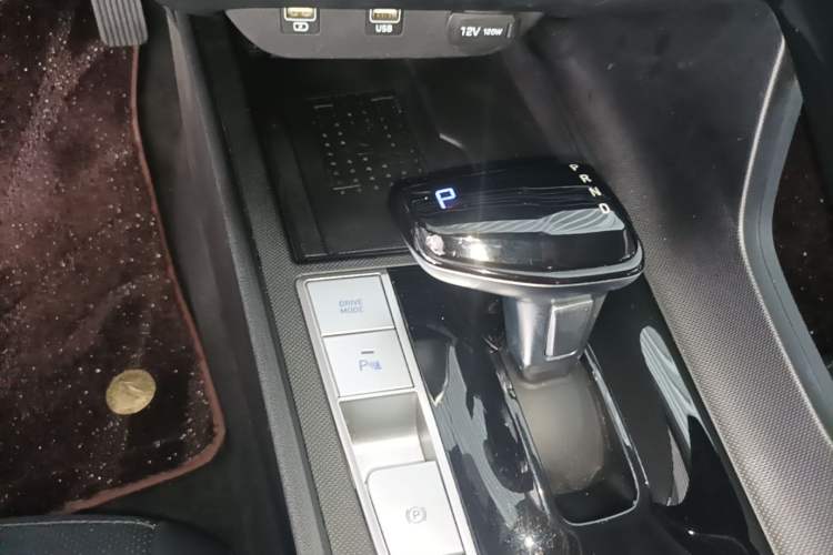 Used Hyundai Elantra 2021 1.5L CVT LUX Prestige Edition Gear Lever