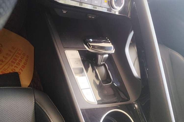 Used Hyundai Elantra 2021 1.5L CVT GLX Elite Edition Gear Lever