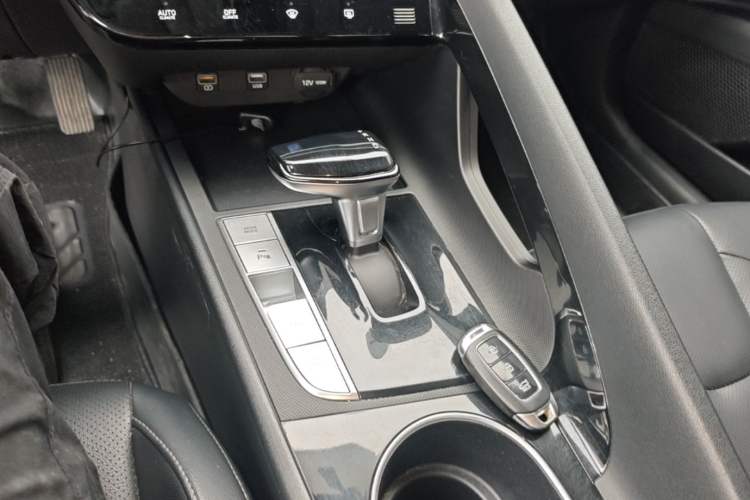 Used Hyundai Elantra 2021 1.5L CVT GLX Elite Edition Gear Lever