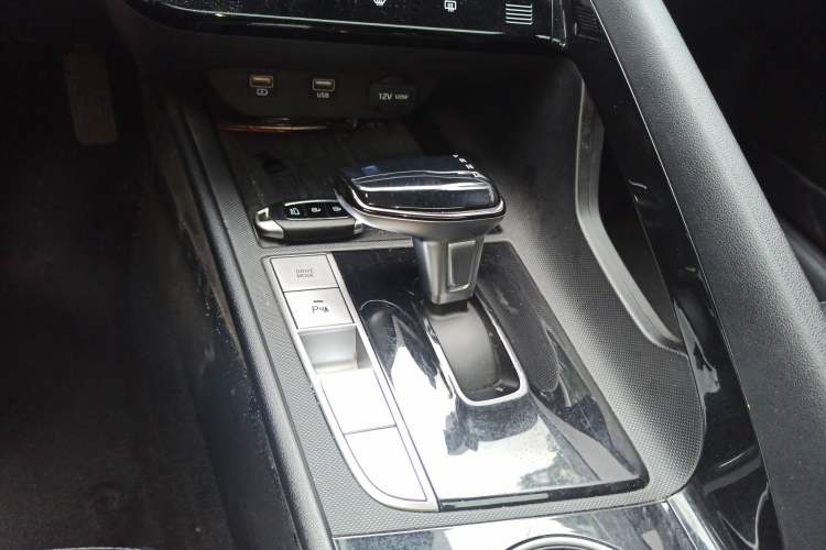 Used Hyundai Elantra 2021 1.5L CVT LUX Prestige Edition Gear Lever