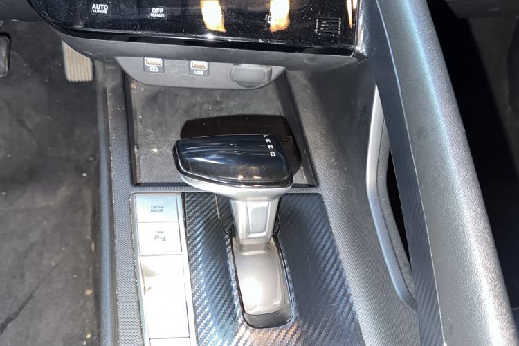 Used Hyundai Elantra 2021 1.5L CVT GLX Elite Edition Gear Lever