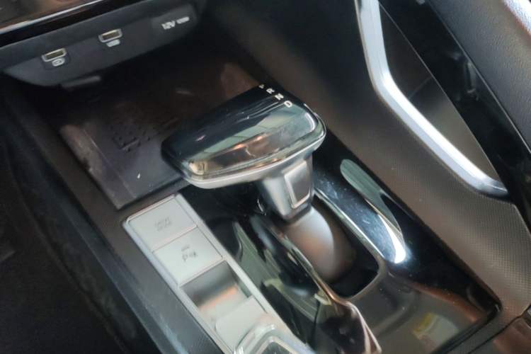 Used Hyundai Elantra 2021 1.5L CVT LUX Prestige Edition Gear Lever