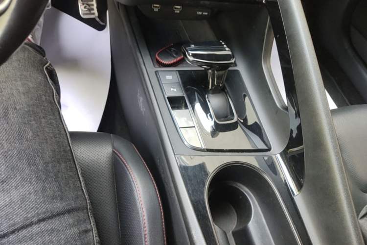Used Hyundai Elantra 2021 240TGDi DCT LUX Prestige Edition Gear Lever