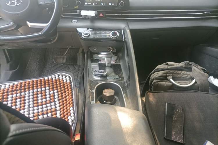 Used Hyundai Elantra 2021 1.5L CVT GLX Elite Edition Gear Lever