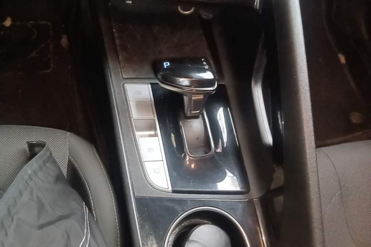 Used Hyundai Elantra 2021 1.5L CVT GLS Leading Edition Gear Lever