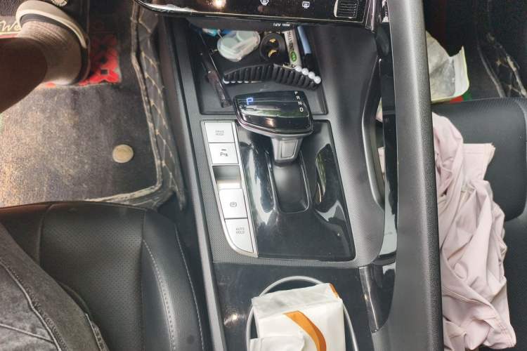 Used Hyundai Elantra 2021 1.5L CVT GLX Elite Edition Gear Lever