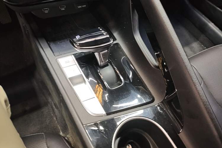 Used Hyundai Elantra 2021 1.5L CVT LUX Prestige Edition Gear Lever