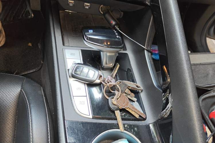 Used Hyundai Elantra 2021 1.5L CVT LUX Prestige Edition Gear Lever