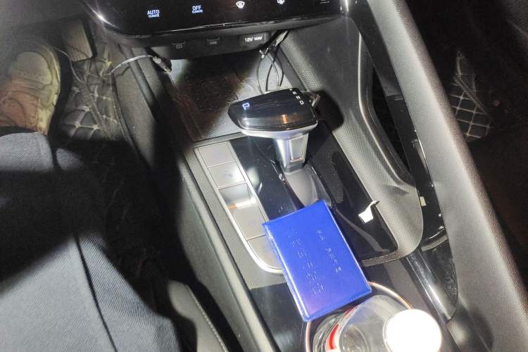 Used Hyundai Elantra 2021 1.5L CVT LUX Prestige Edition Gear Lever