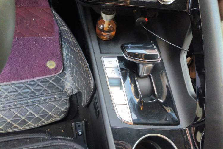 Used Hyundai Elantra 2021 1.5L CVT GLX Elite Edition Gear Lever