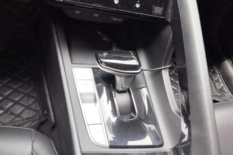 Used Hyundai Elantra 2021 1.5L CVT GLX Elite Edition Gear Lever