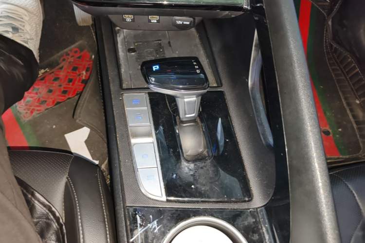 Used Hyundai Elantra 2021 1.5L CVT LUX Prestige Edition Gear Lever