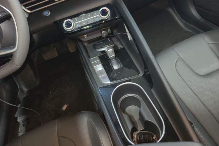 Used Hyundai Elantra 2021 1.5L CVT GLX Elite Edition Gear Lever