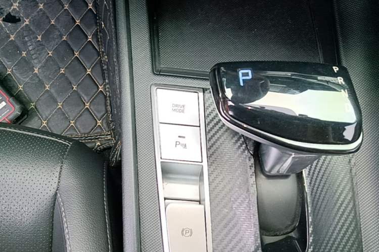 Used Hyundai Elantra 2021 1.5L CVT GLX Elite Edition Gear Lever