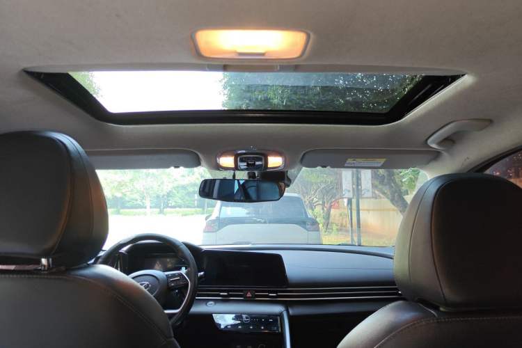 Used Hyundai Elantra 2021 1.5L CVT LUX Prestige Edition Headliner
