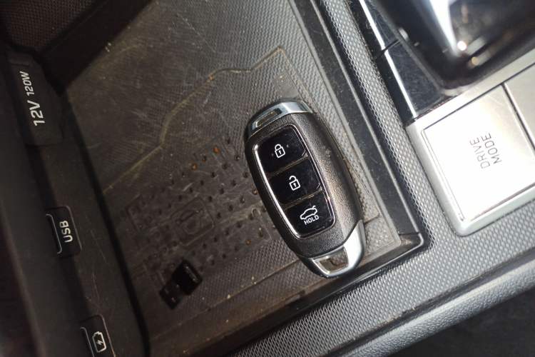 Used Hyundai Elantra 2021 1.5L CVT LUX Prestige Edition Interior 1