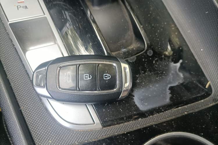Used Hyundai Elantra 2021 1.5L CVT GLX Elite Edition Interior 1