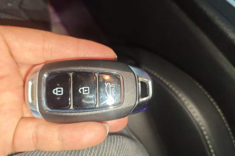 Used Hyundai Elantra 2021 1.5L CVT LUX Prestige Edition Interior 1