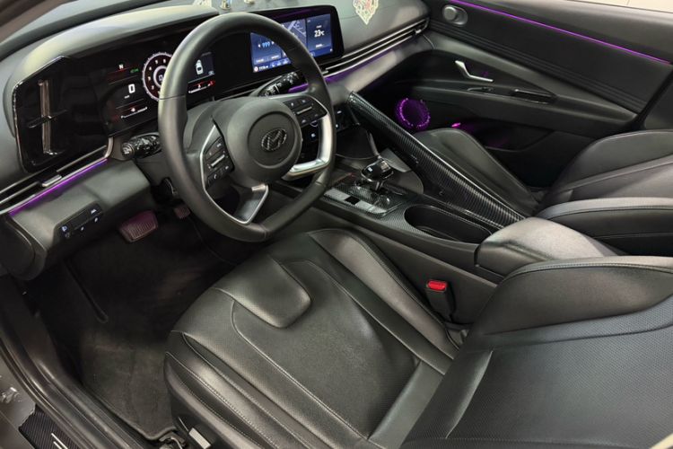 Used Hyundai Elantra 2021 1.5L CVT LUX Prestige Edition Interior 10