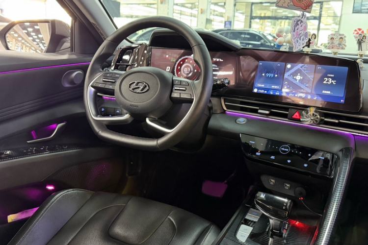 Used Hyundai Elantra 2021 1.5L CVT LUX Prestige Edition Interior 11
