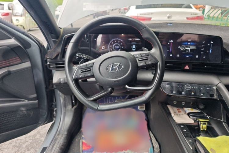 Used Hyundai Elantra 2021 240TGDi DCT LUX Prestige Edition Interior 4