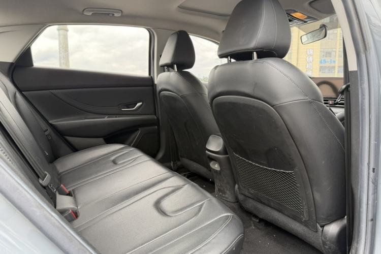 Used Hyundai Elantra 2021 1.5L CVT GLX Elite Edition Interior 5