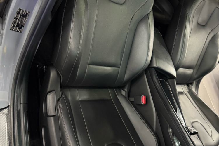 Used Hyundai Elantra 2021 1.5L CVT LUX Prestige Edition Interior 8