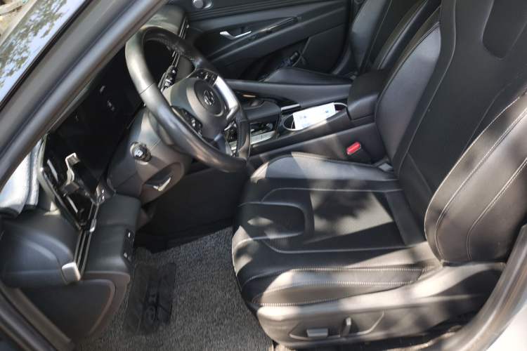 Used Hyundai Elantra 2021 1.5L CVT LUX Prestige Edition Left Front Seat