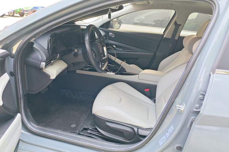 Used Hyundai Elantra 2021 1.5L CVT GLX Elite Edition Left Front Seat