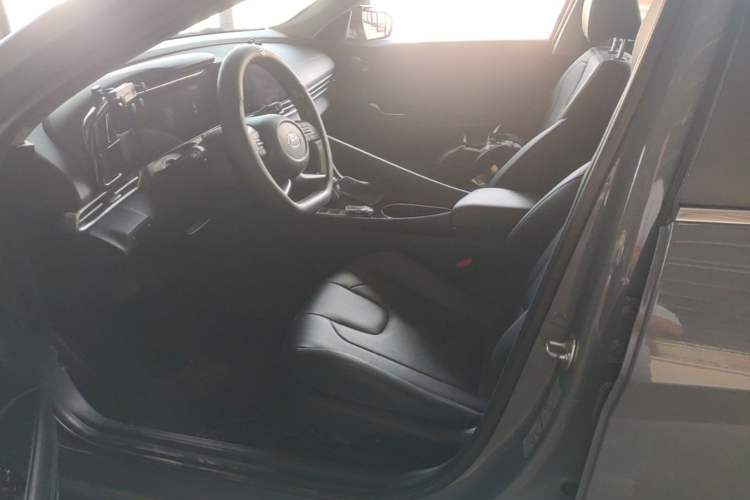 Used Hyundai Elantra 2021 1.5L CVT LUX Prestige Edition Left Front Seat